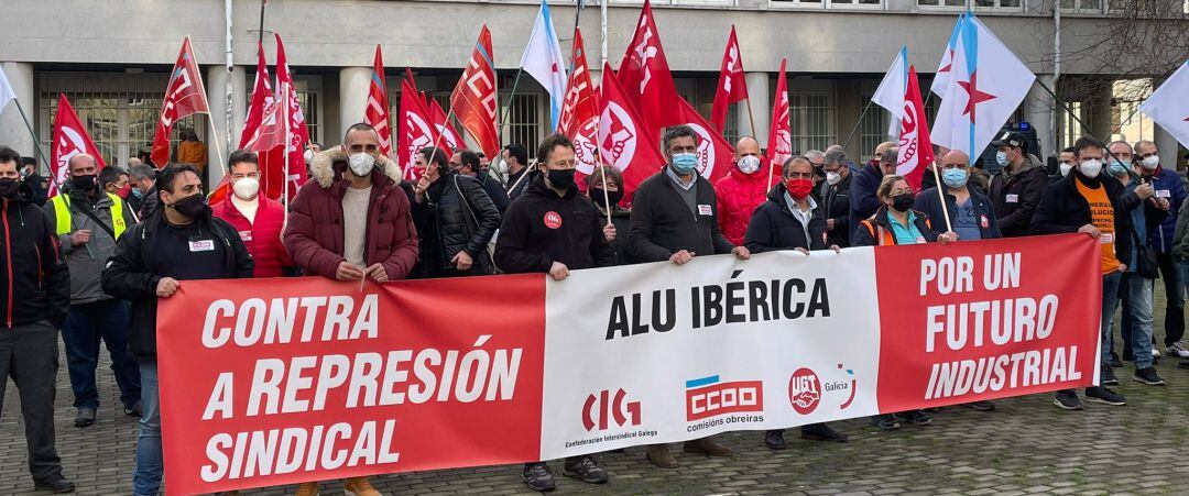 Sindicatos frente a los juzgados de A Coruña