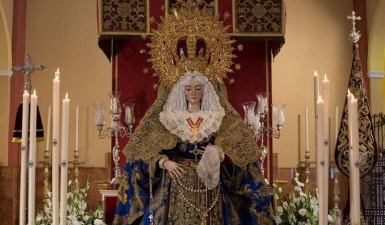 Imagen de la Virgen del Rosario antes de su restauración a manos de Pedro Manzano