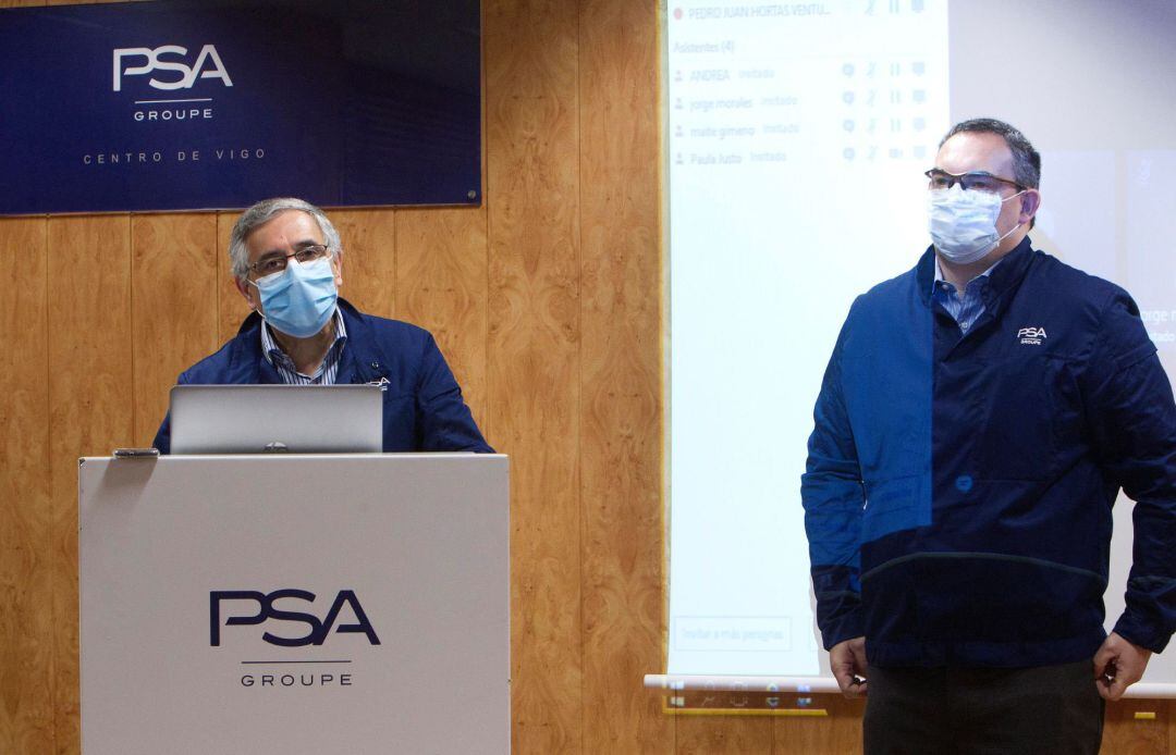 El director de Recursos Humanos de PSA-Citroen, Pedro Rodríguez (i), y el responsable de riesgos y salud d ela compañía, Pablo Ramos (d), 