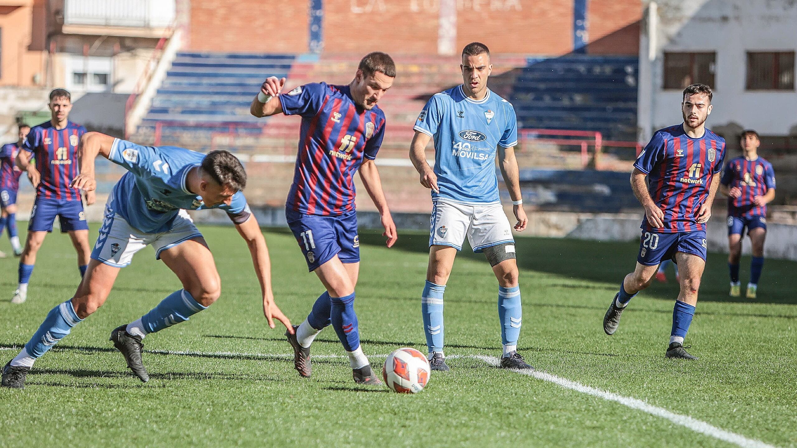Danilo Raddovic controla el balón dentro del área rival