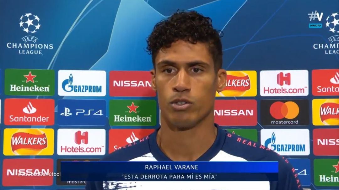 Varane respondiendo en zona mixta.