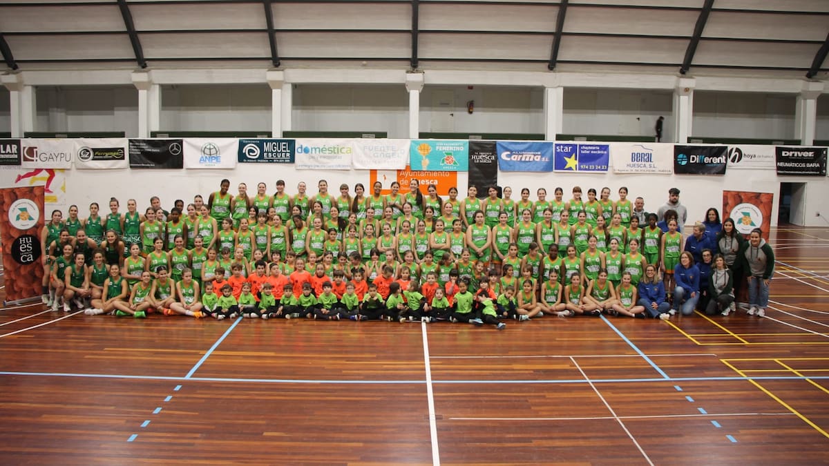 Puesta de largo del Club Baloncesto Femenino Huesca en una ilusionante temporada