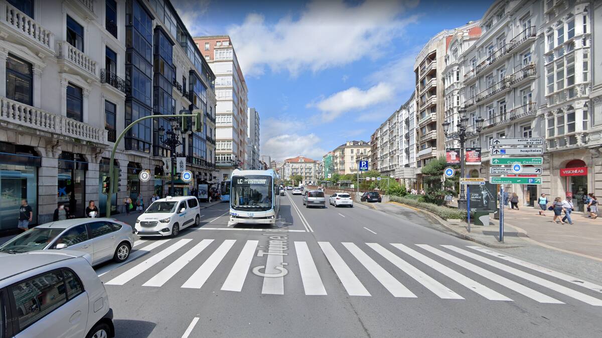 Un hombre simula un atropello en pleno centro de Santander como protesta