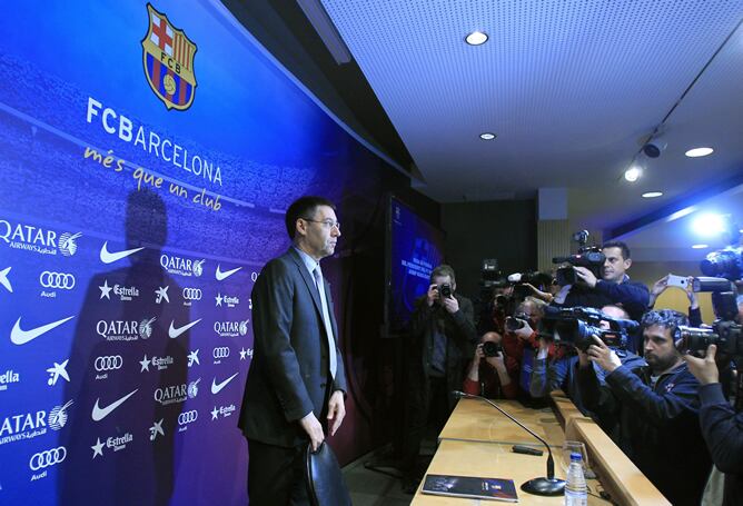 Bartomeu ante las cámaras antes de comparecer en rueda de prensa.