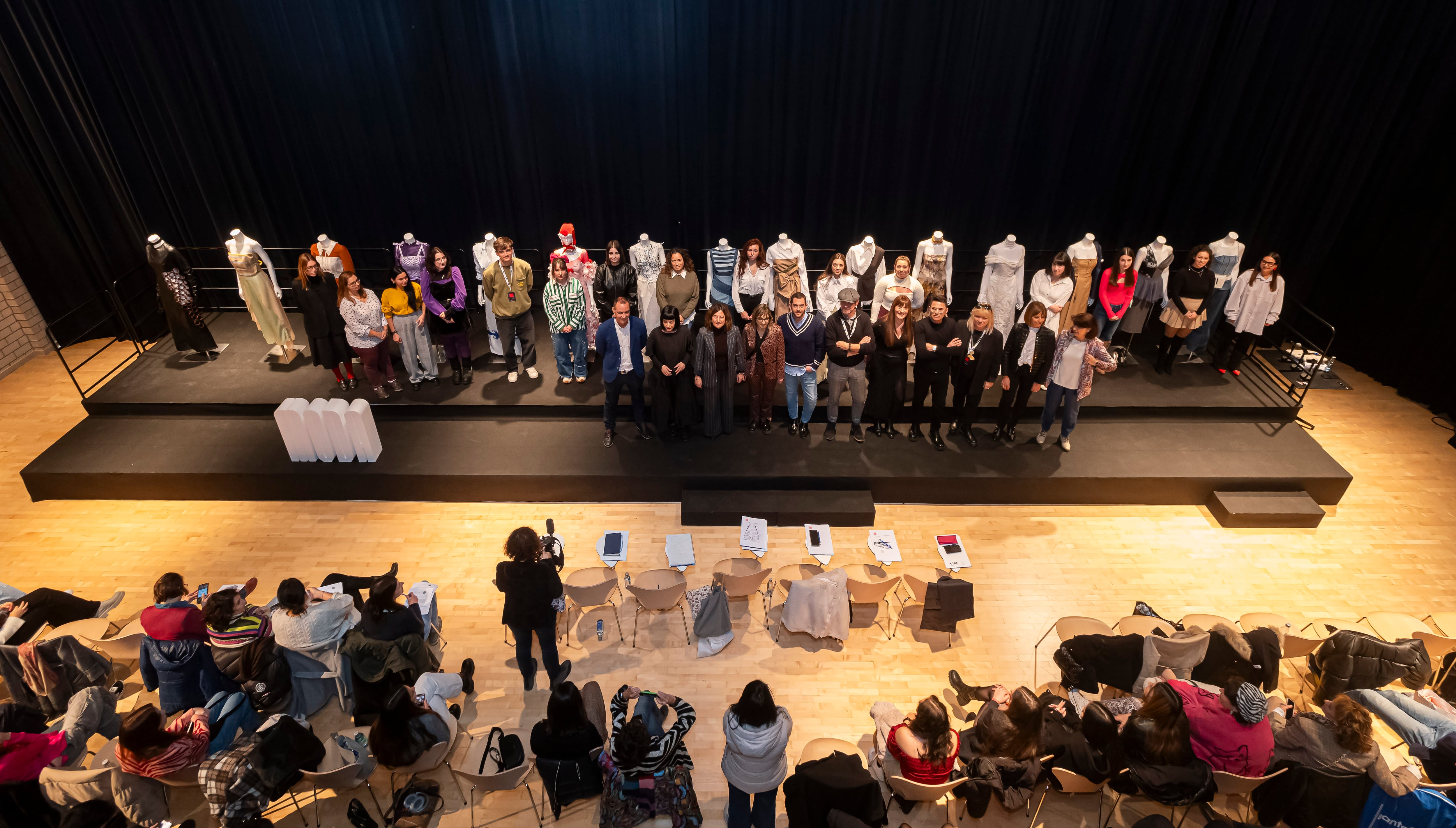 El diseñador palentino José Martín muestra su colección en la clausura de la primera edición de ‘Espacio Moda Castilla y León’