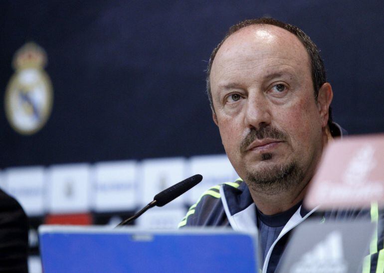 GRA194 MADRID, 30/10/2015.- El entrenador del Real Madrid, Rafa Benítez, durante la rueda de prensa posterior al entrenamiento que el equipo ha realizado esta mañana en la ciudad deportiva de Valdebebas, para preparar el partido de la décima jornada de Li