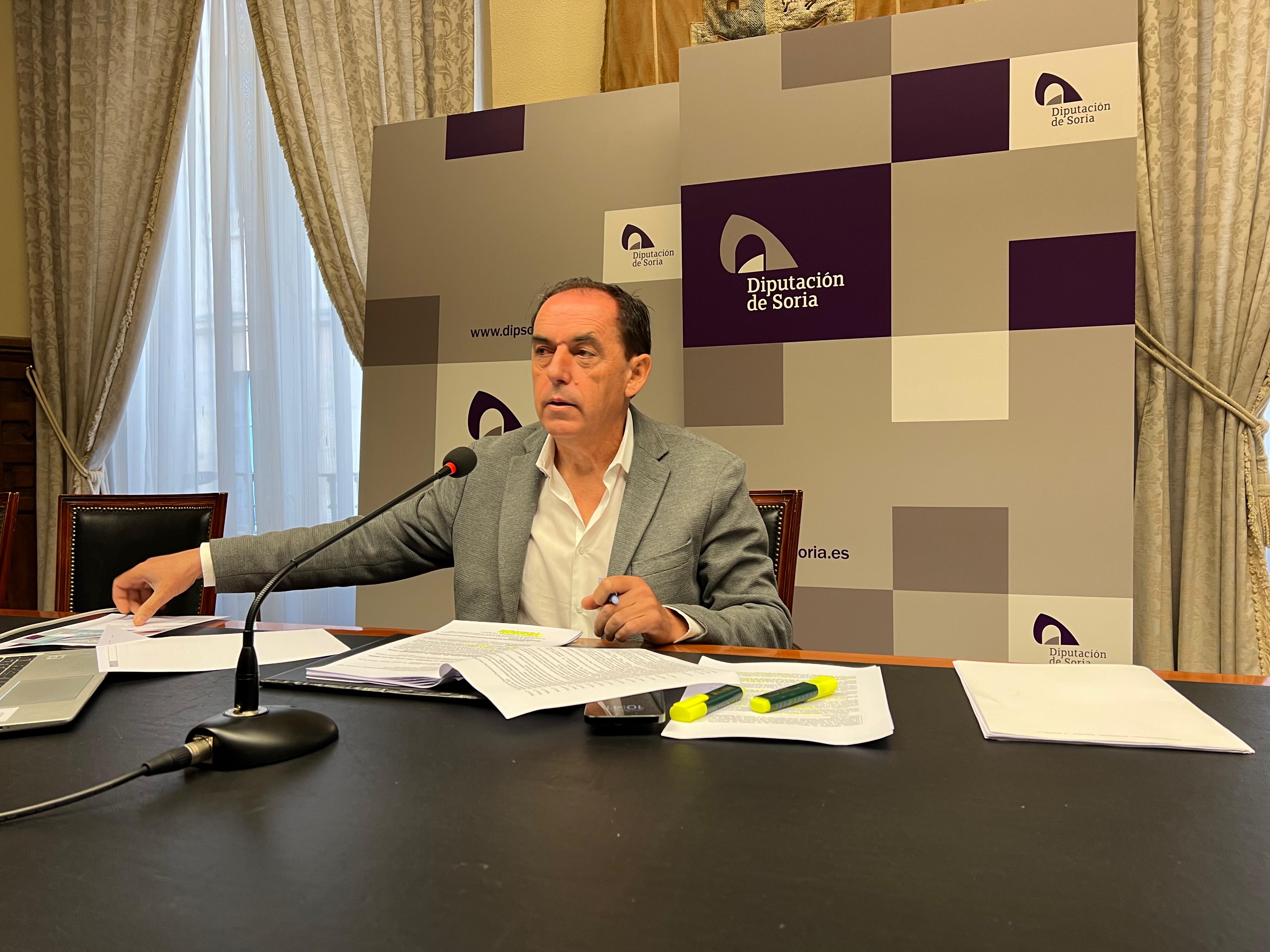 Benito Serrano, presidente de la Diputación de Soria, en rueda de prensa.