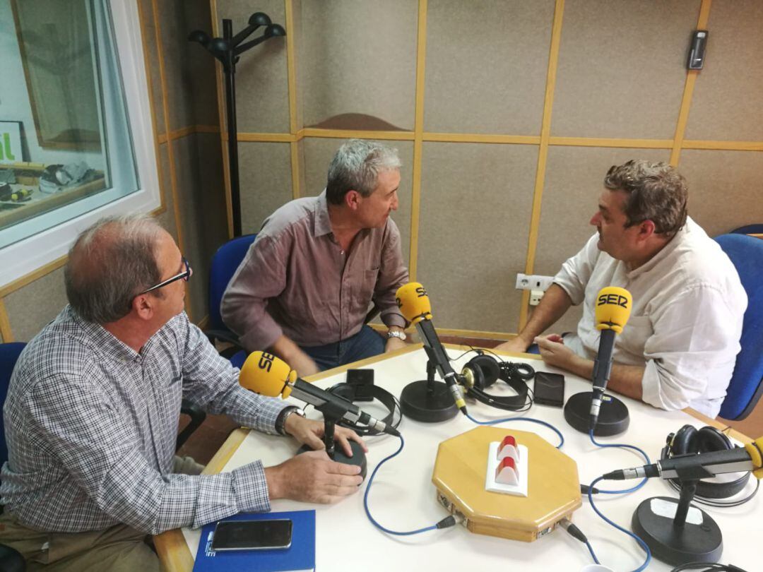 Imagen de un momento encendido del debate entre los académicos Francisco José Martínez y Juan Pedro Bolivar