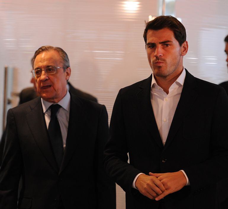 Florentino y Casillas, en el Palco de Honor del Santiago Bernabéu
