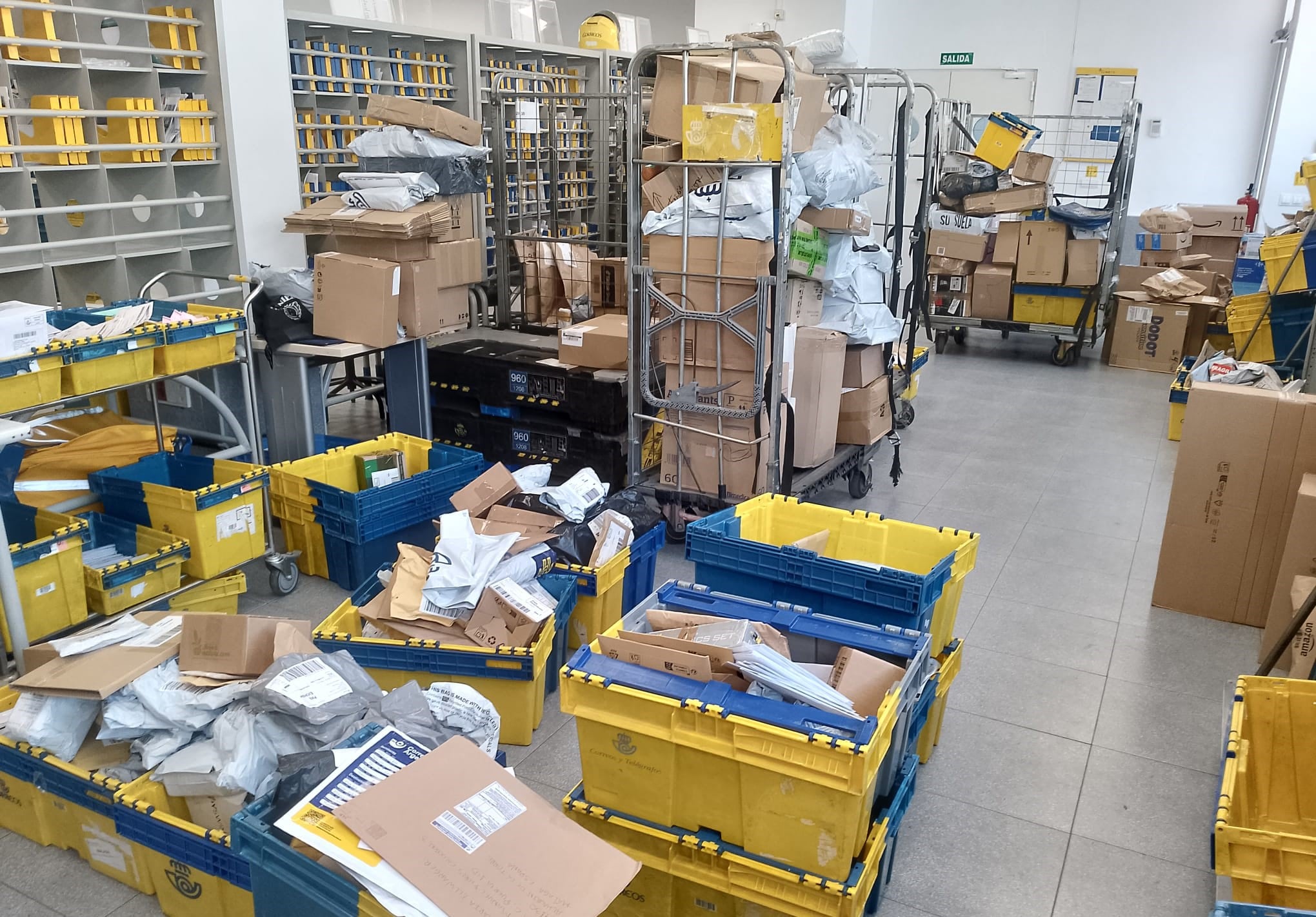 Numerosos envíos esperan su distribución en centros de Correos