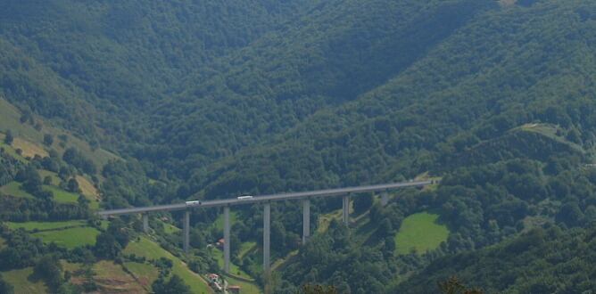 Viaducto de la autovía A-15 ubicado a la altura del municipio navarro de Areso