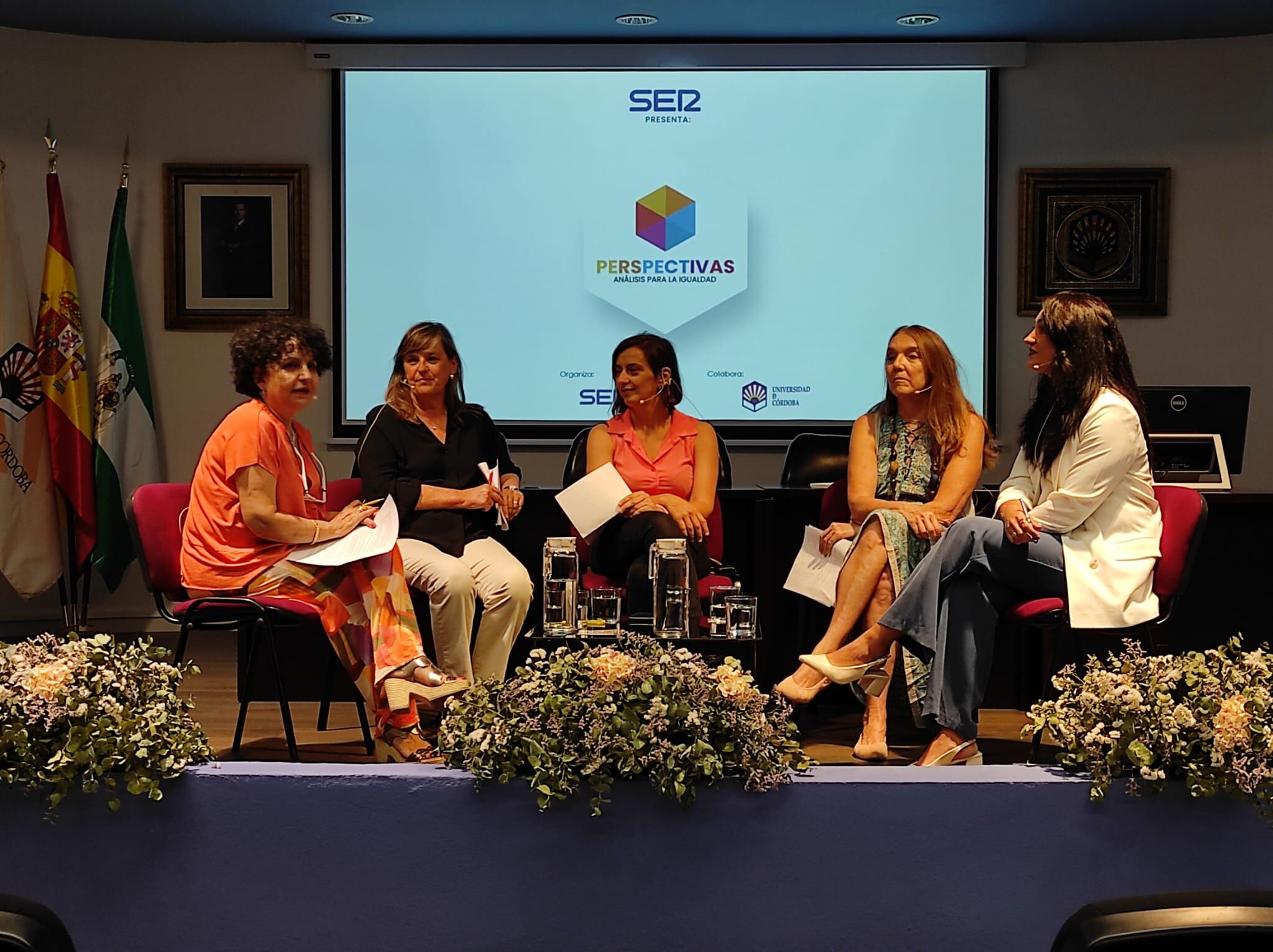 De izquierda a derecha: Julieta Pérez, Carmen Sáez, María José Martínez, Marisol  Muñoz y Lucía García.