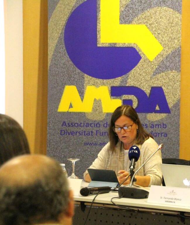 Agustina Grandvallet presidint un dels actes públics d'Amida.