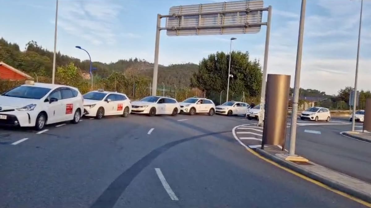 Culleredo aumentará la vigilancia sobre los taxis del aeropuerto de Alvedro para que se cumpla el refuerzo