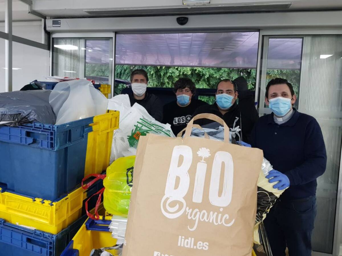 Los grupos folclóricos llenan de altruismo el festivo sin feria en Puertollano