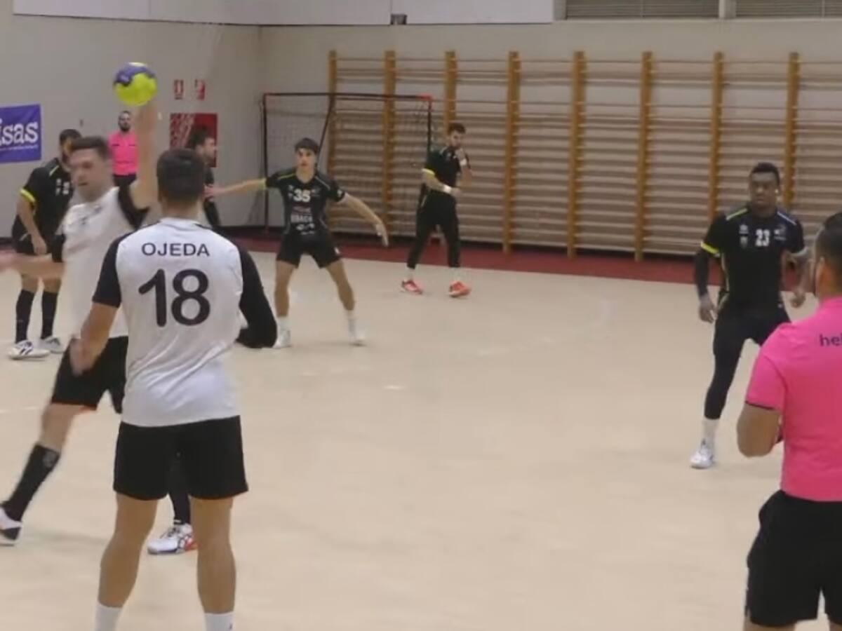 El BM Ciudad de Algeciras vuelve a la senda de la victoria (24-32)