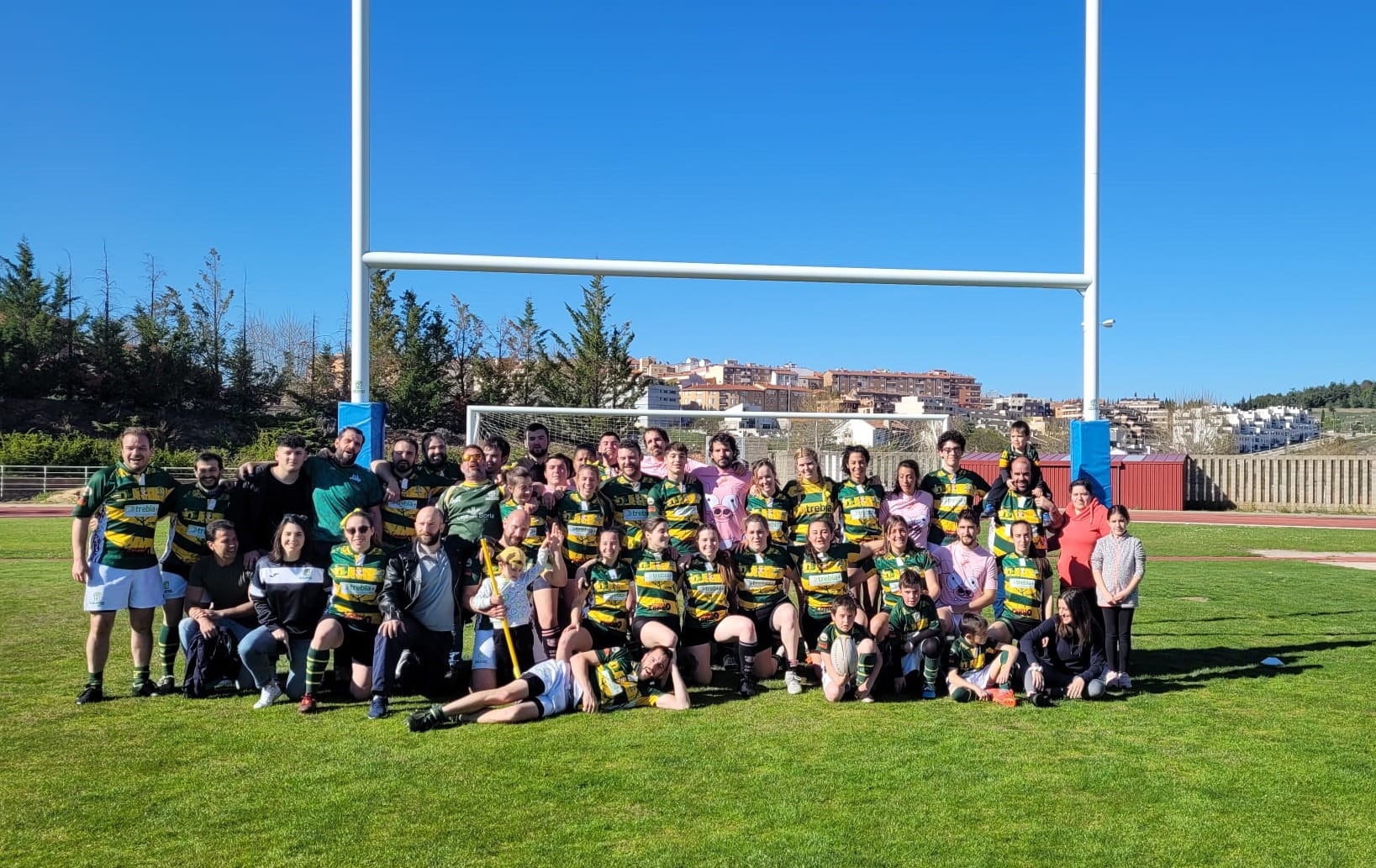 Foto de familia del Ingenieros Rugby Soria en la pasada temporada 21-22.