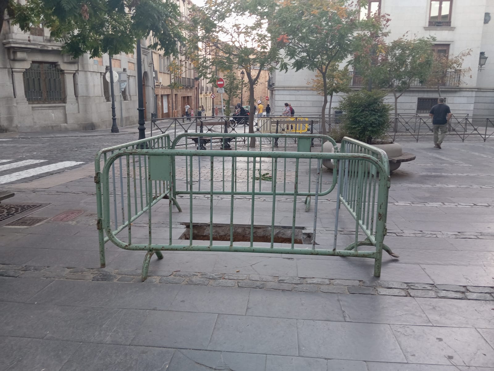 Lugar donde se colocará el nuevo poste tras retirarse el antiguo