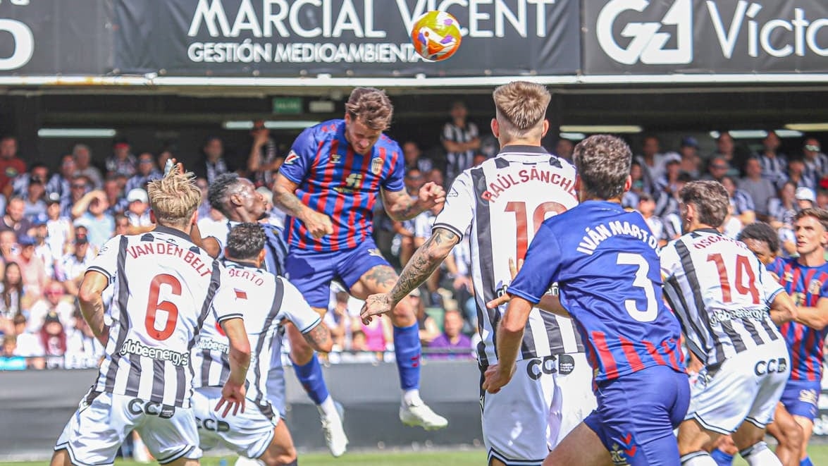 El Eldense recorta un punto al Zaragoza