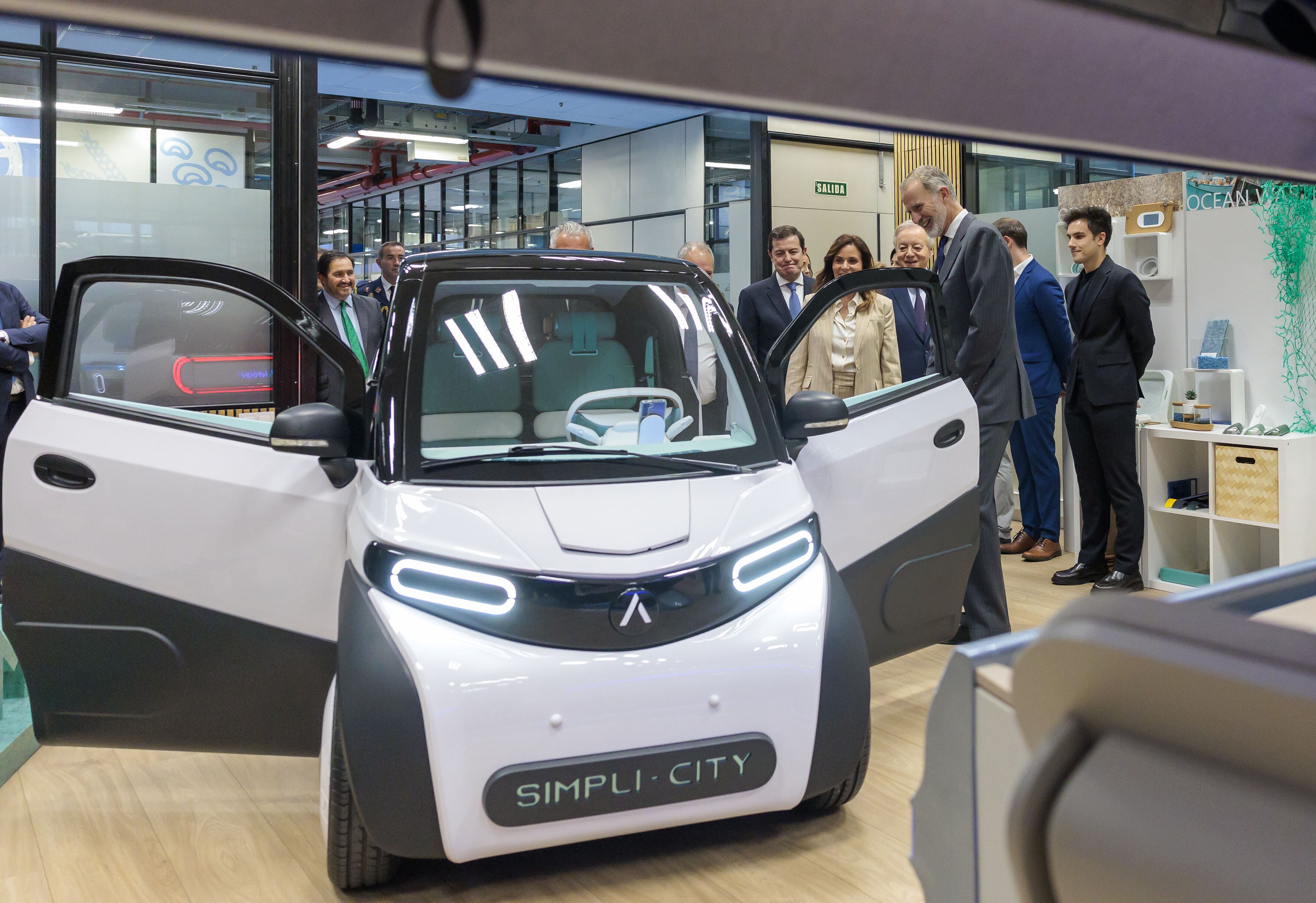El Rey Felipe VI en la sede central del Grupo Antolín en Burgos