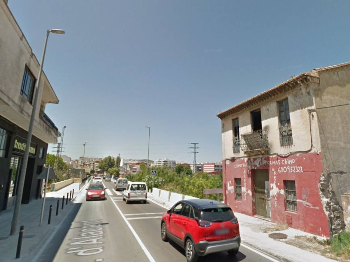 Cierran al tráfico el Pont d'Alacant por obras y lo abren en La Morada del centro