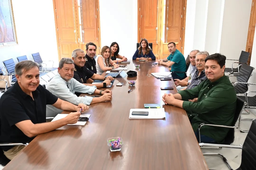 Reunión en el Ayuntamiento con la asociación de vecinos La Malena de Linares.