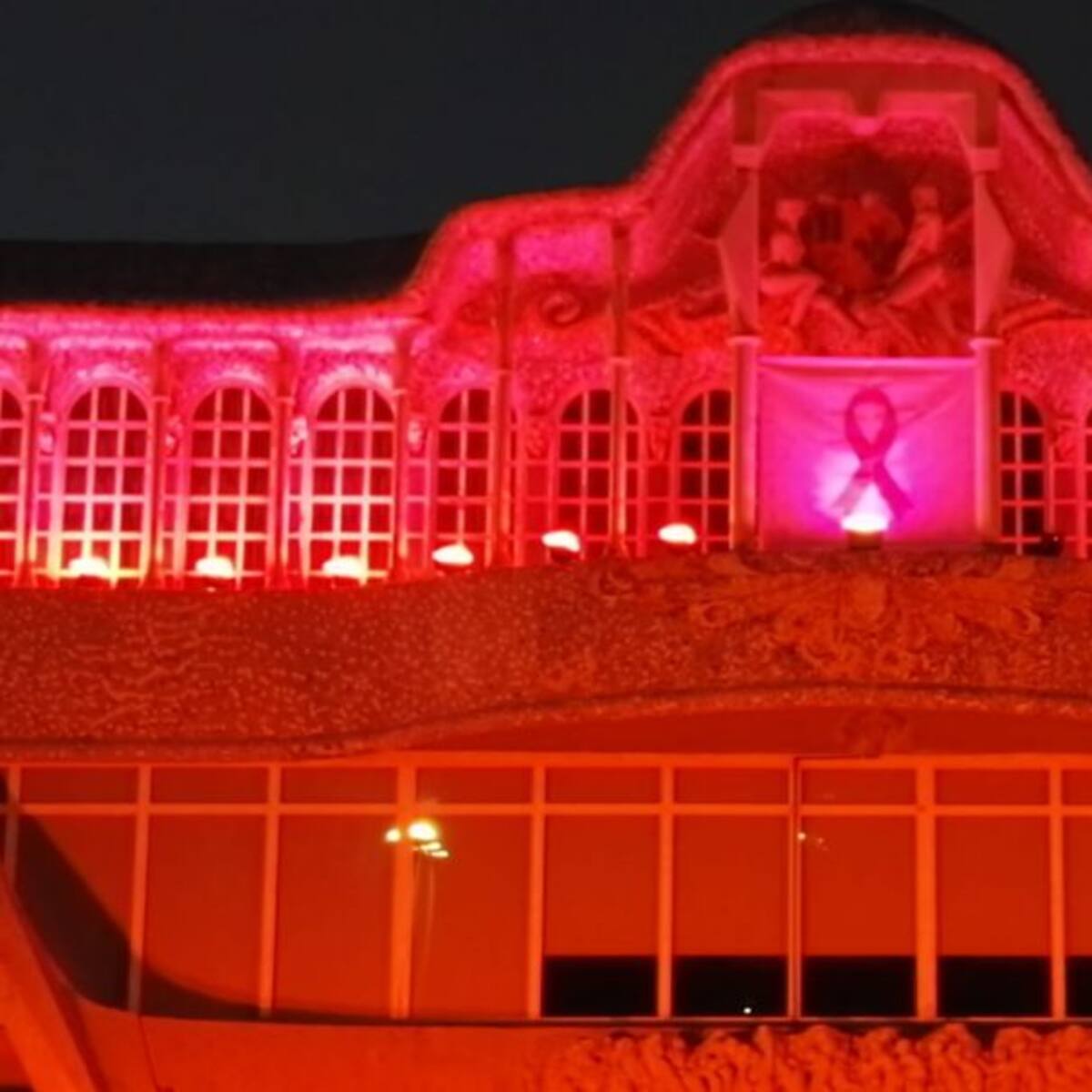 Murcia se tiñe este lunes de rosa con motivo del Día Internacional del Cáncer de Mama