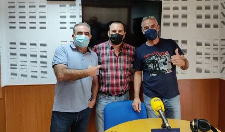 De izda a derecha: Serafín Martínez, Miguel Meroño (realizador &#039;Hoy por hoy Lorca&#039;) y Miguel Méndez en los estudios de Radio Lorca SER.