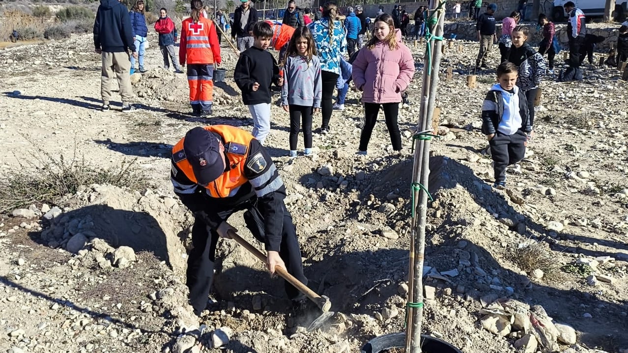 A lo largo del año, 18 voluntarios y voluntarias participaron de forma activa en intervenciones sanitarias, dispositivos preventivos y apoyo en actos públicos