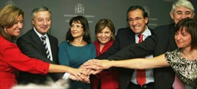 Firma del acuerdo con el Ministerio de Fomento, los alcaldes y la conselleria en 2011