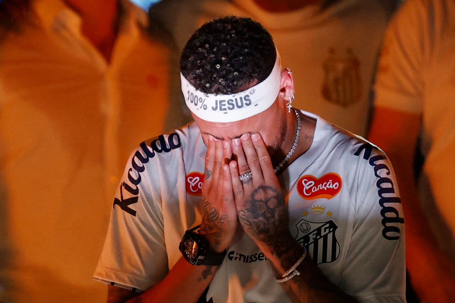 Neymar emocionado en su regreso al Santos