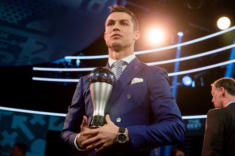 Cristiano sostiene el premio The Best