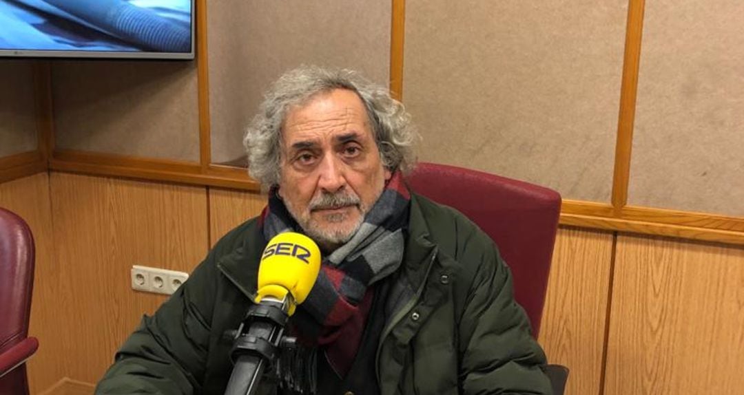 Pepe Chamizo durante la entrevista en los estudios de Radio Sevilla.