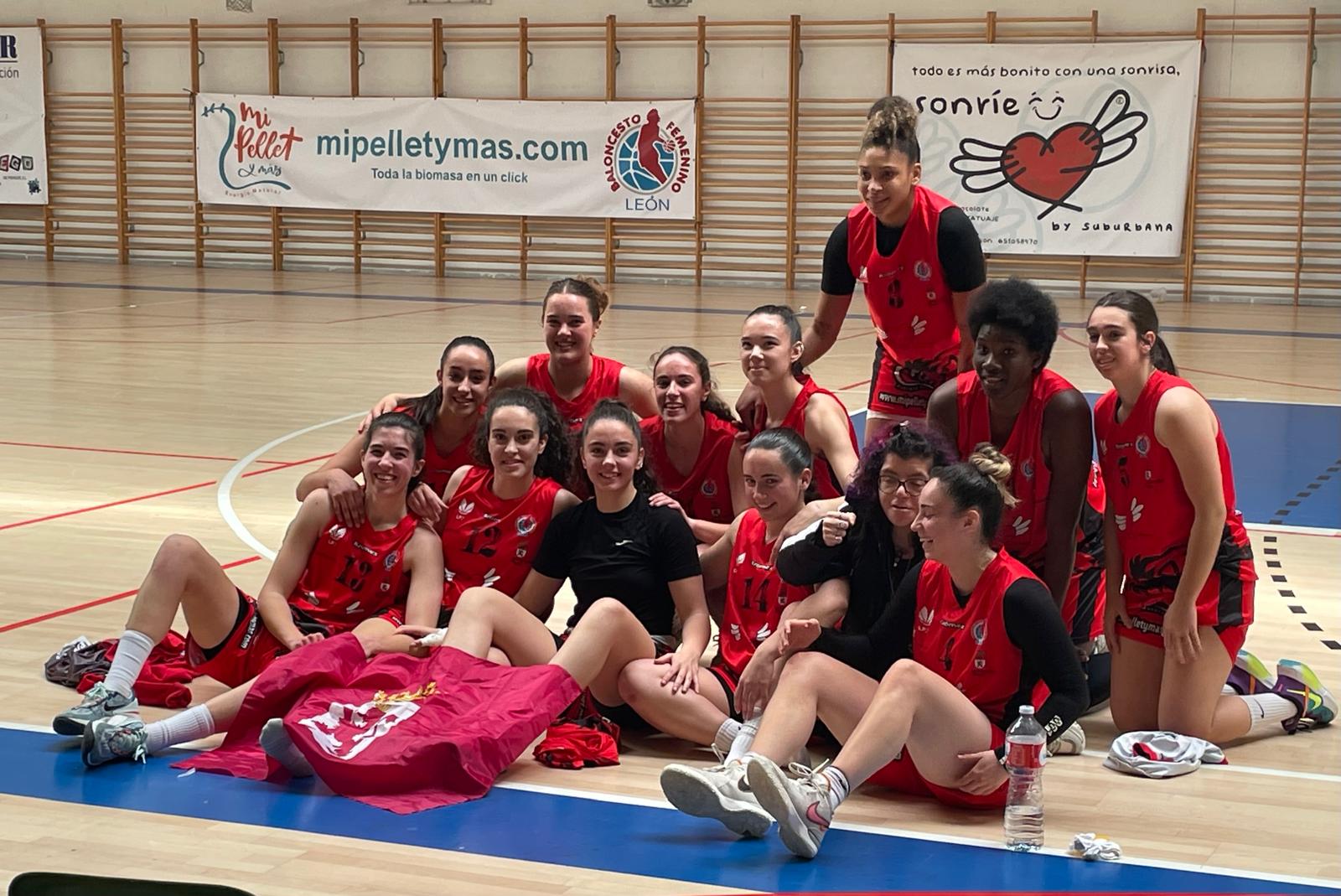 Las jugadoras del BFL celebran el pase a la fase de ascenso.