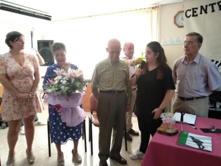 Momento de la intervención de la nieta, en homenaje a Juan Jiménez Galiano y Ramona López Moreno