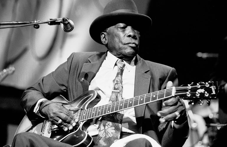 John Lee Hooker durante una actuación en los años 90