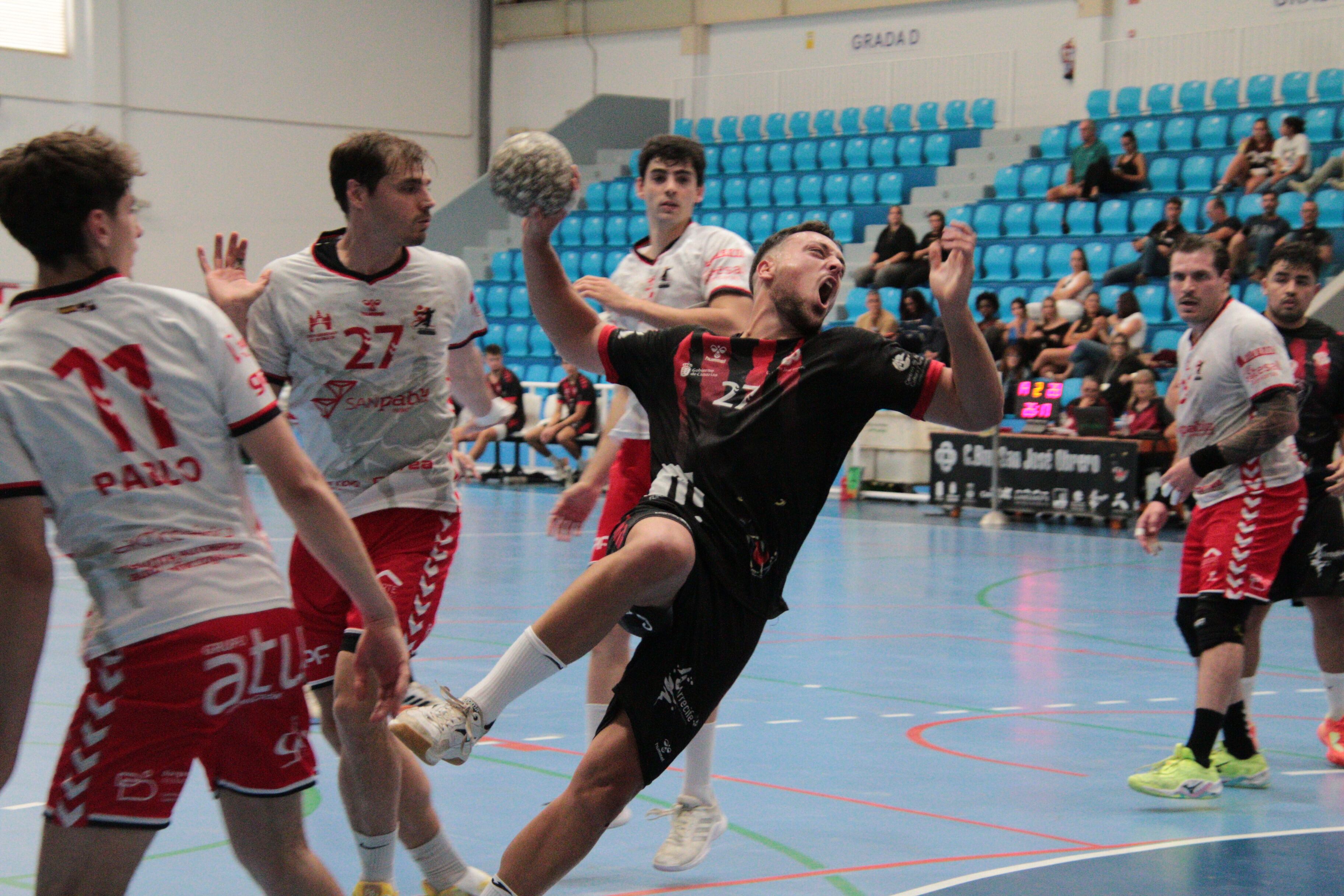 Lanzamiento del Balonmano Lanzarote Ciudad de Arrecife.