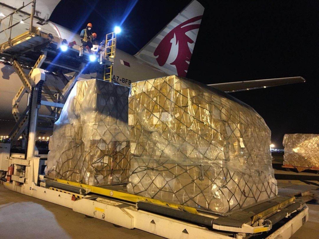 Imagen el avión de Qatar Airways fletado por la Comunidad de Madrid