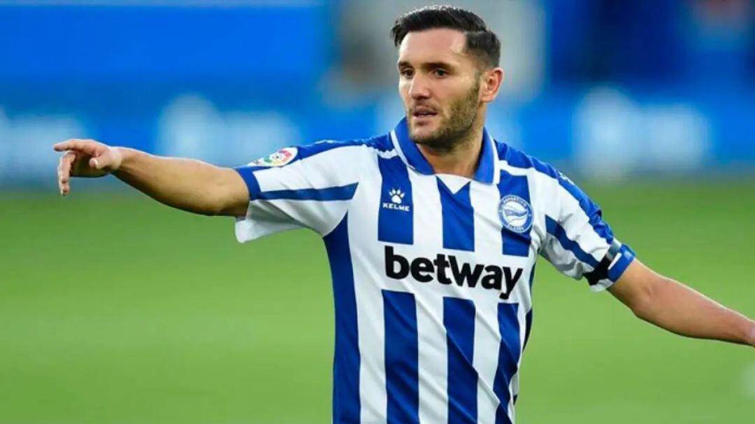 Lucas Pérez en un partido con el Alavés