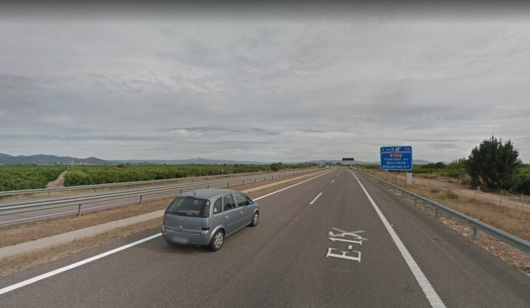 La Guardia Civil de tráfico de Castellón ha interceptado un vehículo que circulaba a 231 kilómetros por hora en la AP7, a su paso por Nules