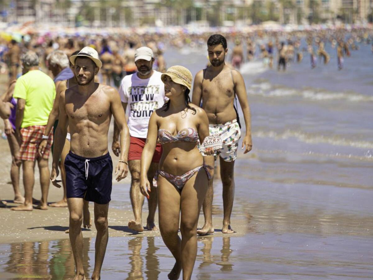 Tener entre 18 y 30 años, la ESO y carnet de conducir, requisitos para ser auxiliar de playa este verano