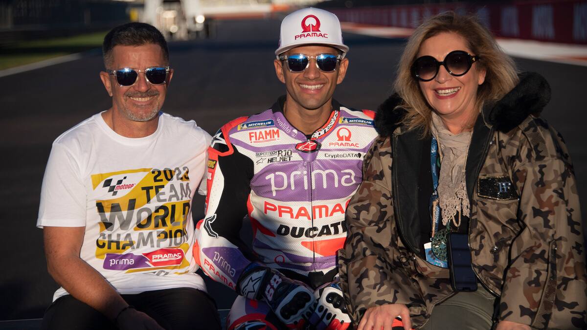 La madre de Jorge Martín: "Tengo la corazonada de que se puede llevar el Mundial"