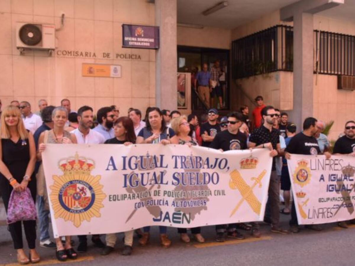 Policías muestran su repulsa por las últimas agresiones a varios agentes