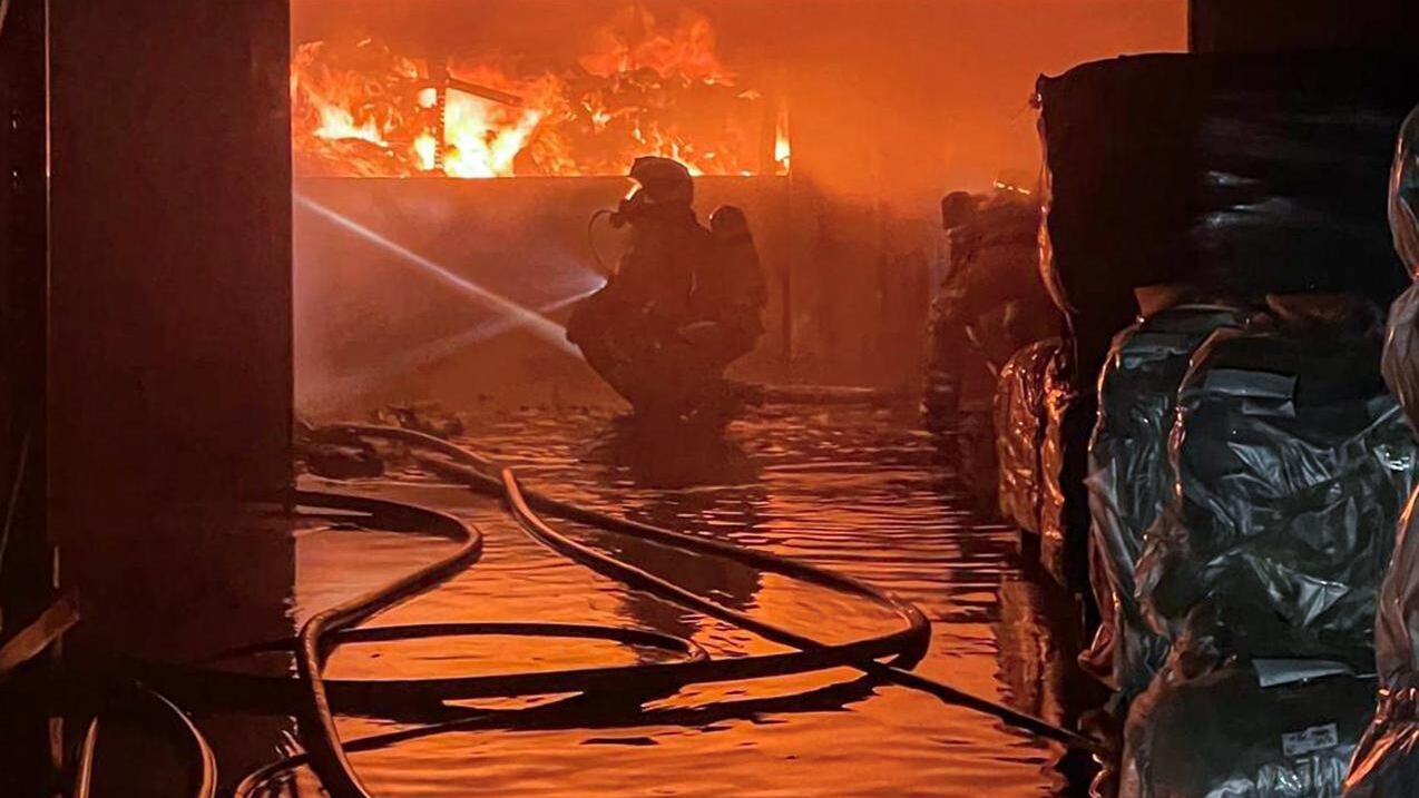 Aunque los trabajos avanzan positivamente, el fuego aún no puede darse por estabilizado.