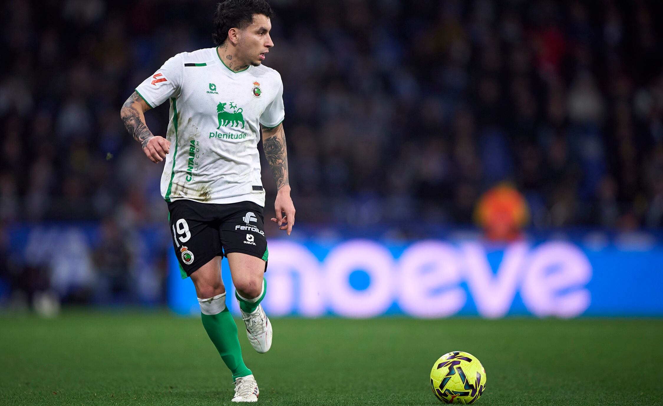 LA CORUNA, SPAIN - JANUARY 25:  Gustavo Puerta of Racing de Santander in action during the LaLiga Hypermotion match between RC Deportivo La Coruna and Real Racing Club de Santander at Abanca-Riazor on January 25, 2026 in La Coruna, Spain. (Photo by Jose Manuel Alvarez Rey/Getty Images)