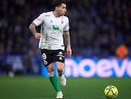 LA CORUNA, SPAIN - JANUARY 25: Gustavo Puerta of Racing de Santander in action during the LaLiga Hypermotion match between RC Deportivo La Coruna and Real Racing Club de Santander at Abanca-Riazor on January 25, 2026 in La Coruna, Spain. (Photo by Jose Manuel Alvarez Rey/Getty Images)