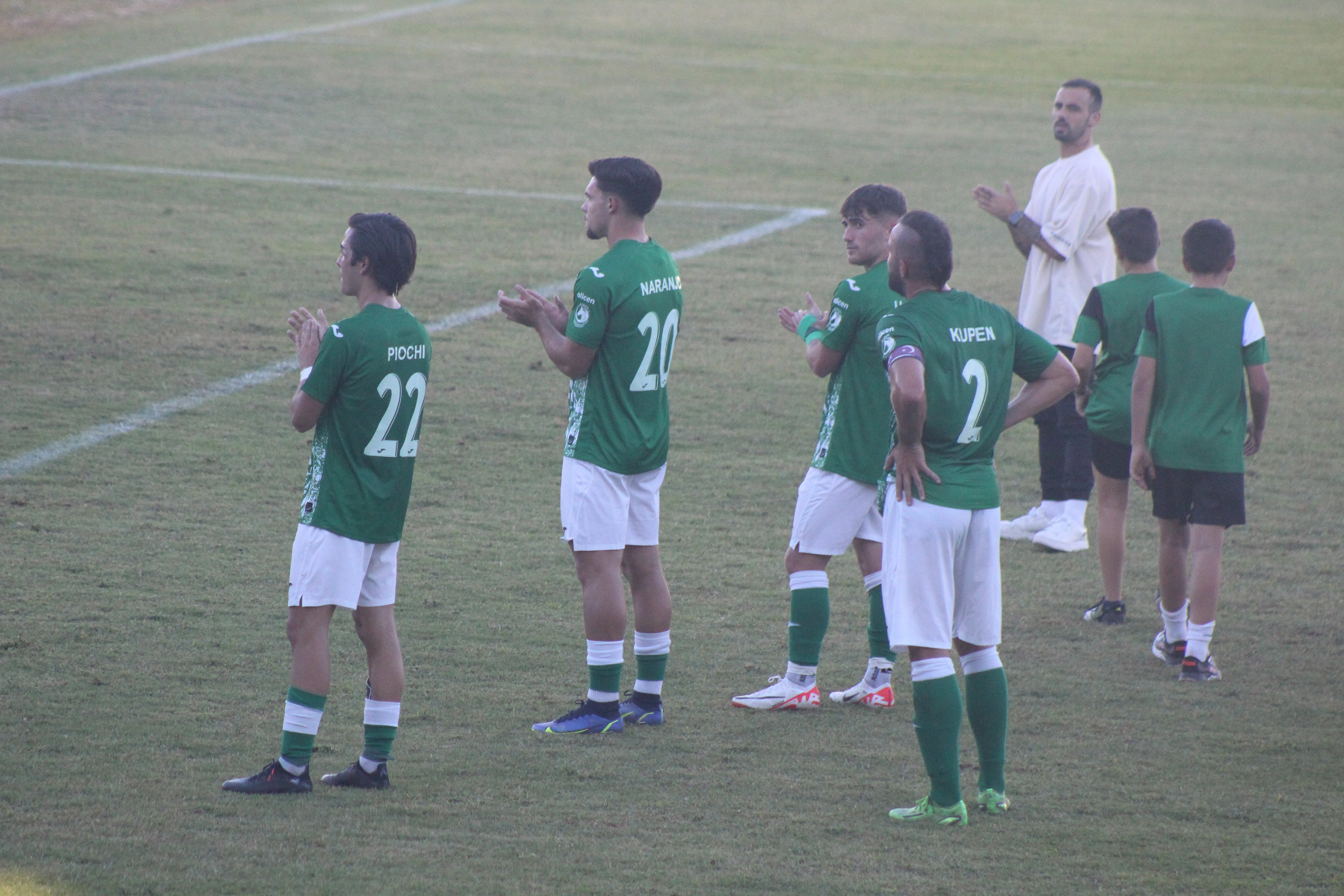 Jugadores del CD Toledo tras la derrota