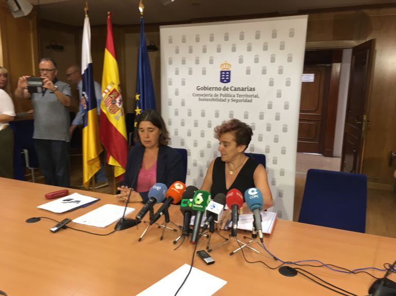 La viceconsejera de Seguridad y Emergencias, Blanca Pérez y la directora del IGN, María Isabel Blanco, durante la rueda de prensa.