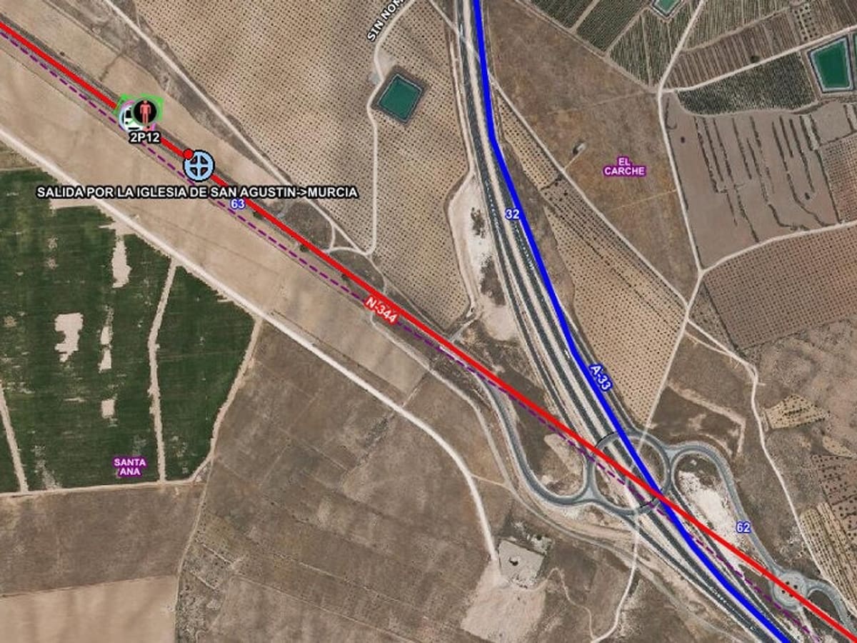 Heridos tres ocupantes de un vehículo tras salirse de la vía y chocar contra un árbol en Jumilla