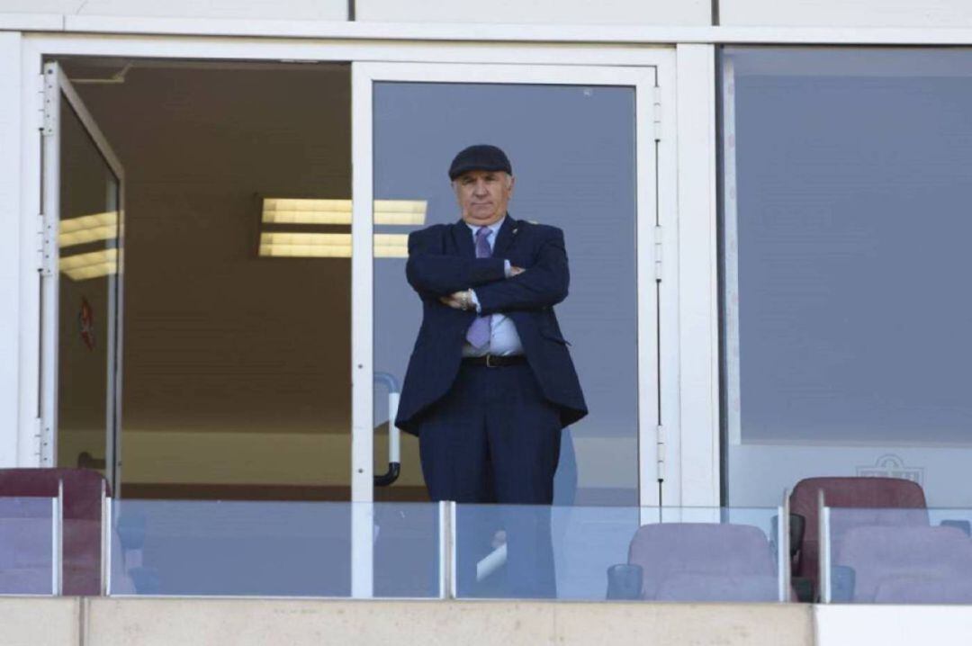 Alfonso García en el palco del Almería cuando era presidente del equipo andaluz